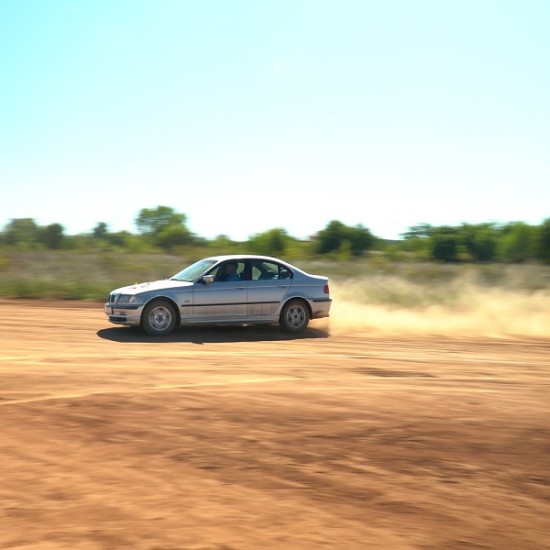 Специално за любителите на автомобили - Курс по Майсторско шофиране или Безопасно шофиране от Makaroon