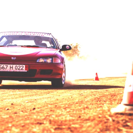 Специално за любителите на автомобили - Курс по Майсторско шофиране или Безопасно шофиране от Makaroon