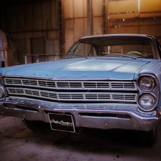 Разходка с ретро автомобил и пикник във Велико Търново от Makaroon