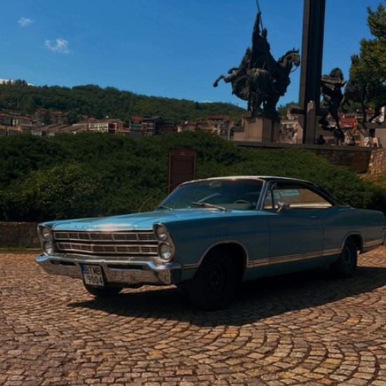 Разходка с ретро автомобил и пикник във Велико Търново от Makaroon