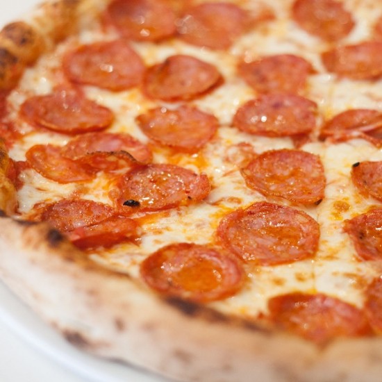 Пица меню по избор за двама при Шеф Лео Бианки от Макароон Пица меню по избор за двама при Шеф Лео Бианки от Макароон