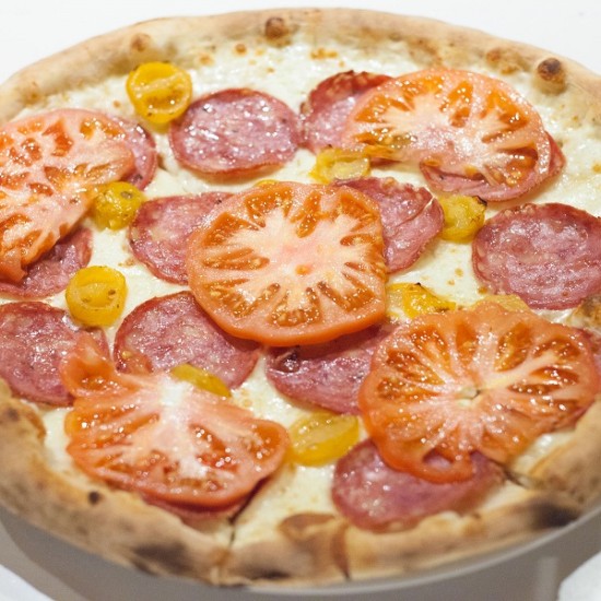 Пица меню по избор за двама при Шеф Лео Бианки от Макароон Пица меню по избор за двама при Шеф Лео Бианки от Макароон