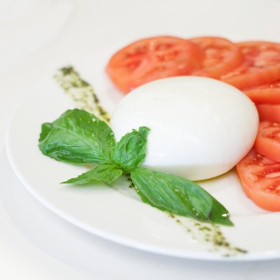 Пица меню по избор за двама при Шеф Лео Бианки от Макароон Пица меню по избор за двама при Шеф Лео Бианки от Макароон