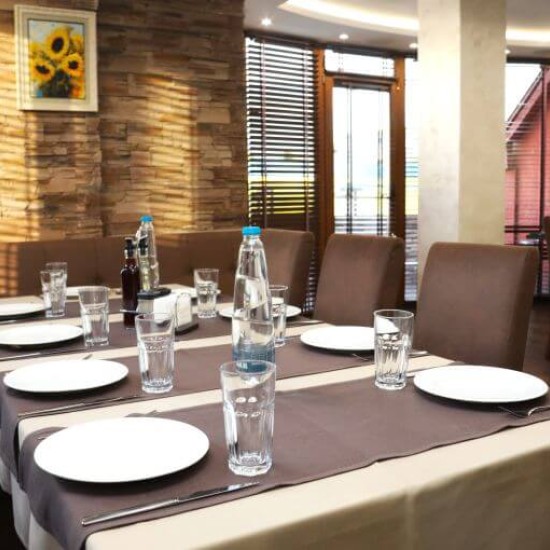 Опитайте автентична балканска кухня и специалното лоплато в сръбски ресторант Стефанович от Makaroon Опитайте автентична балканска кухня и специалното лоплато в сръбски ресторант Стефанович от Makaroon