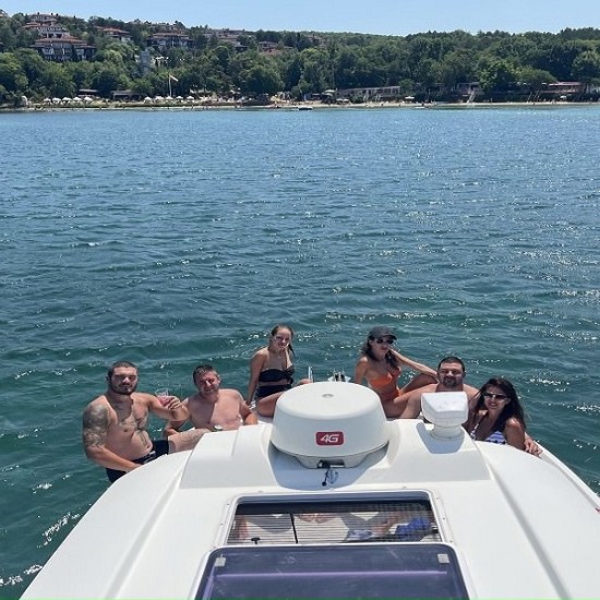 Наем на лодка край Созопол за частно парти от Makaroon Наем на лодка край Созопол за частно парти от Makaroon