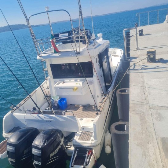 Luxury boat and fishing near Sozopol for four people from Makaroon