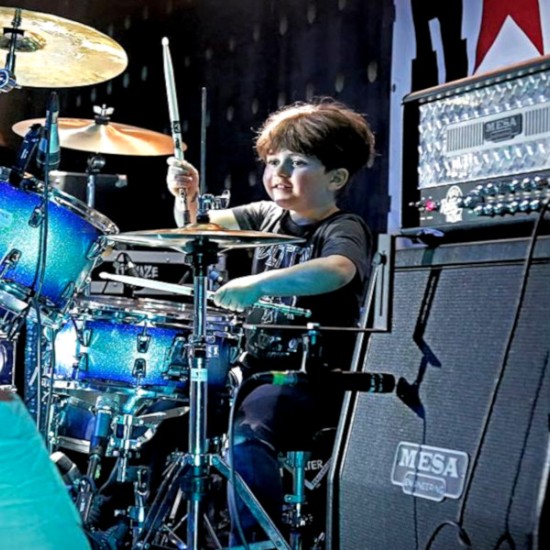 Стани рок звезда с уроци по барабани: Пакет от два урока от Makaroon Стани рок звезда с уроци по барабани: Пакет от два урока от Makaroon