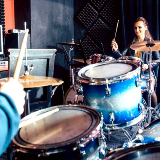 Стани рок звезда с уроци по барабани: Пакет от два урока от Makaroon Стани рок звезда с уроци по барабани: Пакет от два урока от Makaroon