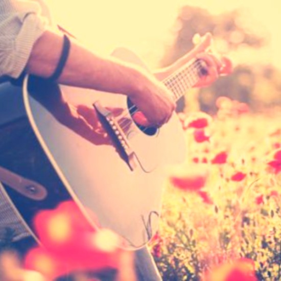 Опознайте света на музиката с Индивидуален урок по китара от Makaroon