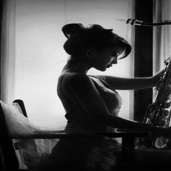 Опознайте чувствената музика с Пакет от два урока по свирене на саксофон от Makaroon