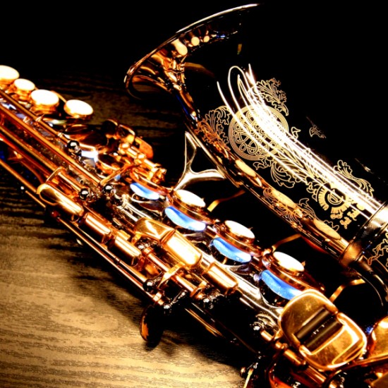 Опознайте чувствената музика с Пакет от два урока по свирене на саксофон от Makaroon