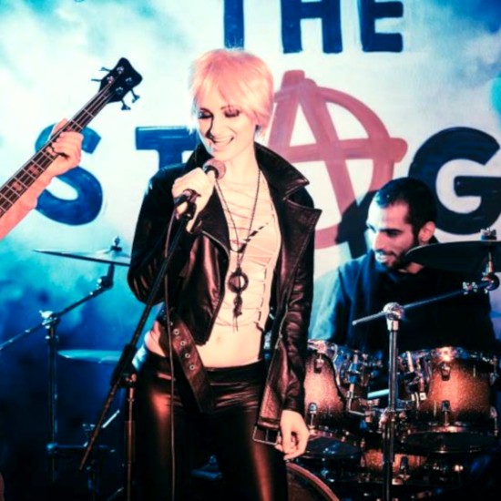 Стани рок звезда с уроци по пеене или уроци по тежки вокали | Makaroon.bg