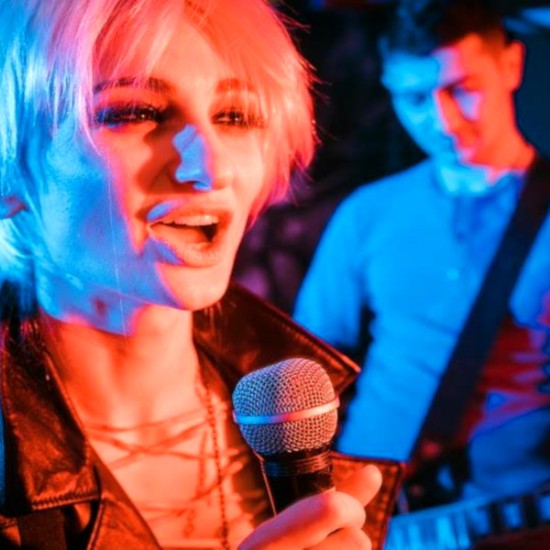 Стани рок звезда с уроци по пеене или уроци по тежки вокали | Makaroon.bg