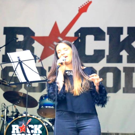 Стани рок звезда с уроци по пеене или уроци по тежки вокали | Makaroon.bg