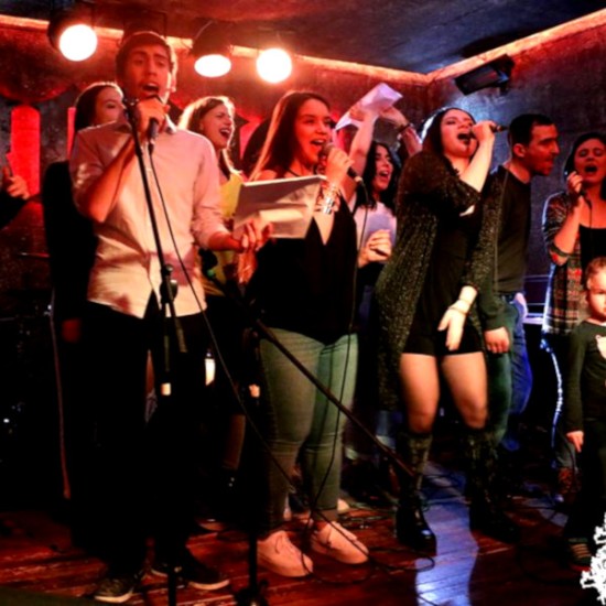 Стани рок звезда с уроци по пеене или уроци по тежки вокали | Makaroon.bg