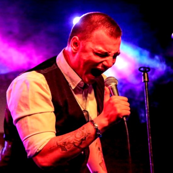 Стани рок звезда с уроци по пеене или уроци по тежки вокали | Makaroon.bg