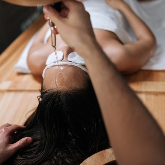  Подарете на косата едно невероятно спа преживяване с терапия с арган от Makaroon