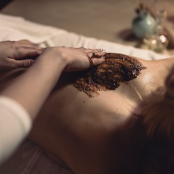 Марокански пилинг в традиционна мароканска баня + ползване на релакс зона Марокански пилинг в традиционна мароканска баня + ползване на релакс зона