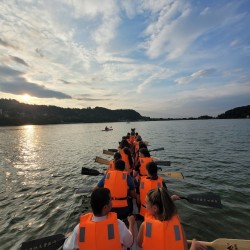 Драконова ярост на Панчеревското езеро – гребане на лодка Дракон + снимки Драконова ярост на Панчеревското езеро – гребане на лодка Дракон + снимки