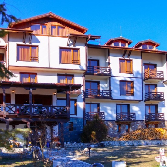 Overnight stay with breakfast and included platter with traditional appetizers and wine for two in Dobrinishte from Makaroon