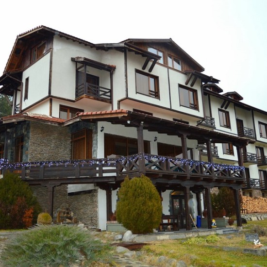 Overnight stay with breakfast and included platter with traditional appetizers and wine for two in Dobrinishte from Makaroon