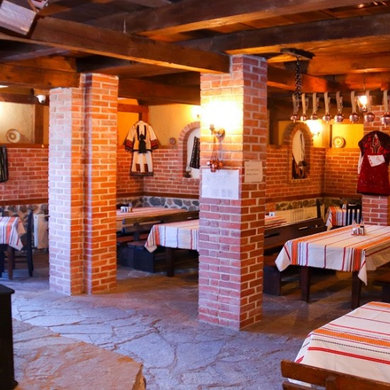 Overnight stay with breakfast and included platter with traditional appetizers and wine for two in Dobrinishte from Makaroon