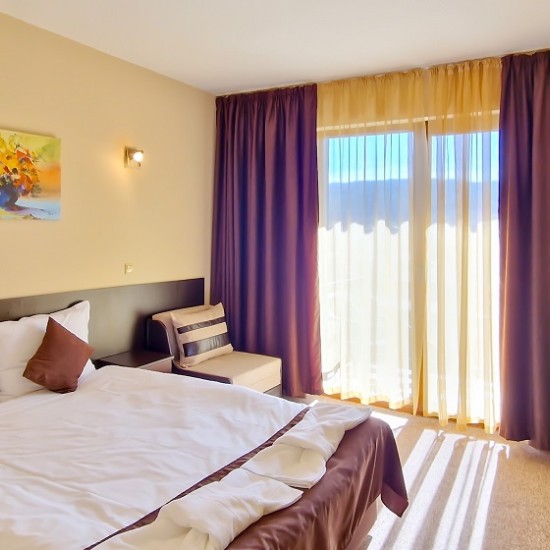 Overnight stay with breakfast and included platter with traditional appetizers and wine for two in Dobrinishte from Makaroon