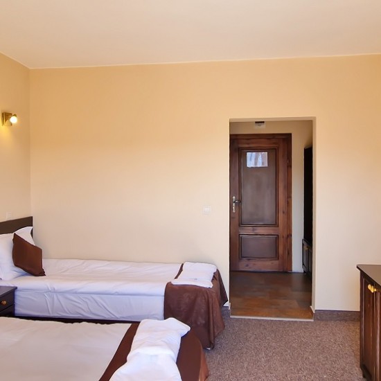 Overnight stay with breakfast and included platter with traditional appetizers and wine for two in Dobrinishte from Makaroon