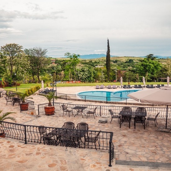 Нощувка с дегустация на вино - по стъпките на героите от сериала „ВИНА“ от Макароон Нощувка с дегустация на вино - по стъпките на героите от сериала „ВИНА“ от Макароон