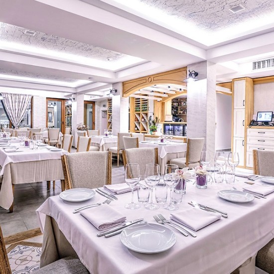 "WINE BEHIND THE SCENES"- through the shooting locations of the series "Vina" from Makaroon