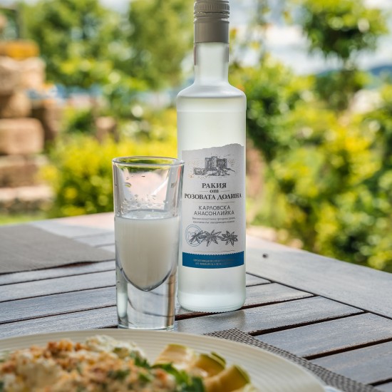 Влезте в света на ракията с "Петстепенна Гурме Дегустация на Ракии в Шато Копса" от Makaroon