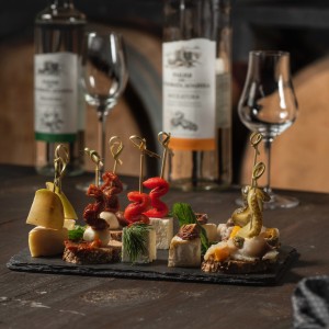 Опитайте нещо различно с "Петстепенна Гурме Дегустация на Ракии в Шато Копса"