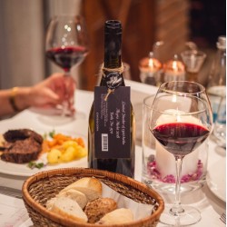 Насладете се на лимитирани серии вина с ''Луксозна гурме дегустация в Шато Копса за двама''