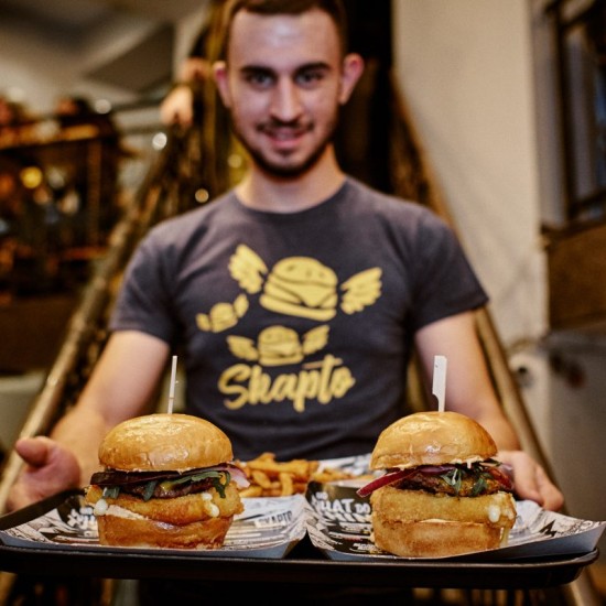 Поглезете се с една вкусна семейна вечеря със „Skapto Family Pack” от Makaroon Поглезете се с една вкусна семейна вечеря със „Skapto Family Pack” от Makaroon