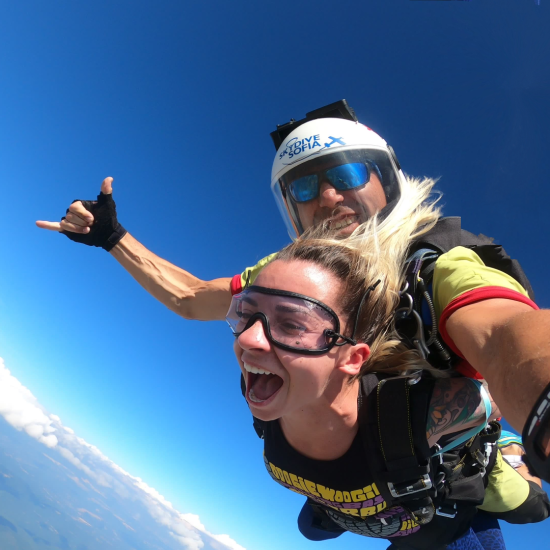 Полет в небесата с "Екстремен тандемен скок с парашут от 4200 метра около София" от Makaroon