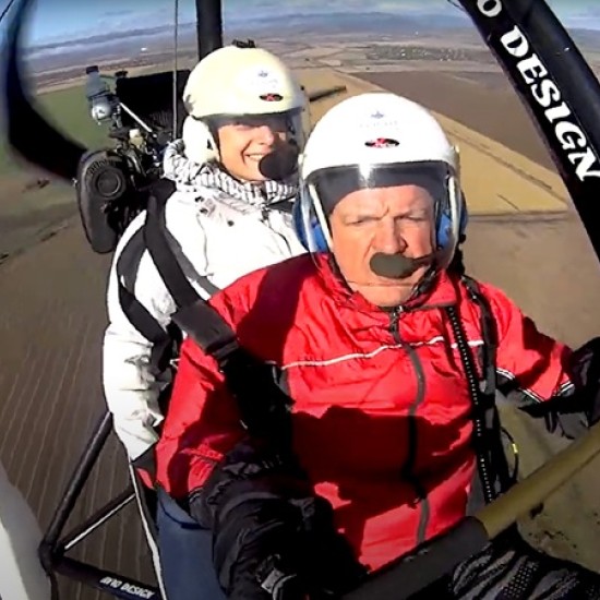 Впуснете се в едно невероятно приключение в небето с Индивидуален Полет с мотоделтапланер от летище Ихтиман от Makaroon