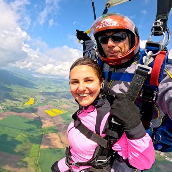 Сбъднете най-смелите си мечти с Тандемен скок с парашут от 3000 м на летище Ихтиман от Makaroon