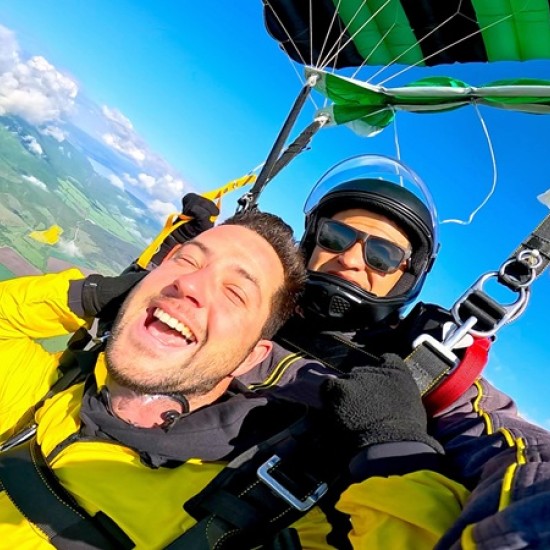 Полет в небесата с "Екстремен тандемен скок с парашут от 4000 метра  на летище Ихтиман" от Makaroon