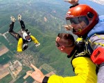 Полет в небесата с "Екстремен тандемен скок с парашут от 4000 метра на летище Ихтиман" от Makaroon