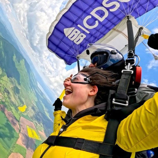 Полет в небесата с "Екстремен тандемен скок с парашут от 4000 метра на летище Ихтиман" от Makaroon