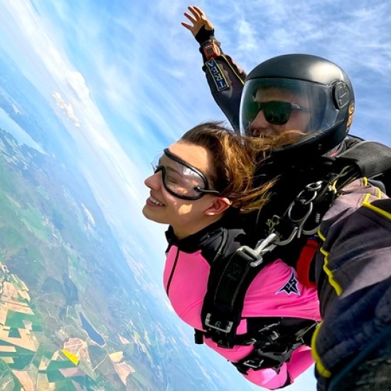 Направете (си) екстремен подарък - тандемен скок с парашут от Makaroon