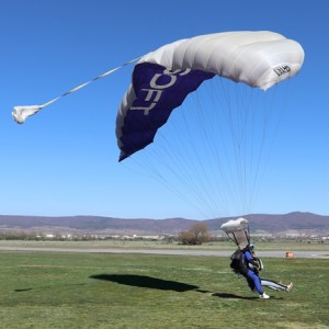 Екстремен тандемен скок с парашут от 4000 метра на летище Ихтиман