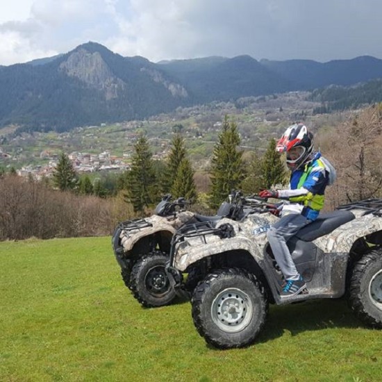 2-часова разходка с АТВ до Червената скала в планината край Смолян от Makaroon