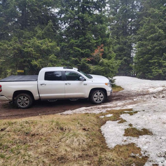 Full-day jeep tour in the Rhodopes for up to 4 people from Makaroon