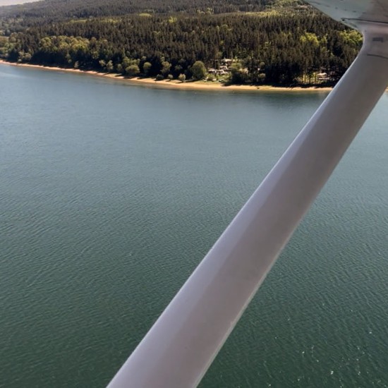 Нови хоризонти: Пробен полет с частен самолет над яз. Студена и яз. Пчелина от Makaroon Нови хоризонти: Пробен полет с частен самолет над яз. Студена и яз. Пчелина от Makaroon