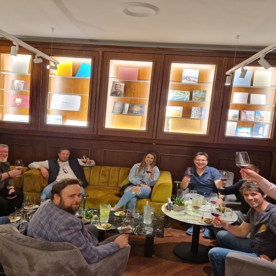 Винен тур в сърцето на София от Макароон