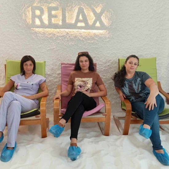 Съчетайте полезното с приятното с Посещение за двама на солна стая от Makaroon Съчетайте полезното с приятното с Посещение за двама на солна стая от Makaroon