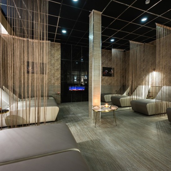 Насладете се на пълна релаксация с любим човек с масаж за двама с етерични масла от Makaroon Насладете се на пълна релаксация с любим човек с масаж за двама с етерични масла от Makaroon