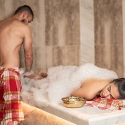 Пълна релаксация с антистрес масаж за двама с натурална свещ с етерични масла в Spa Hotel Santè, Велинград 