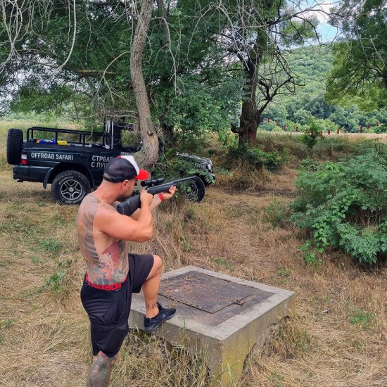 Приключенски пакет за двама– джип сафари, стрелба с въздушна пушка, грънчарство, винена дегустация в Медово от Makaroon